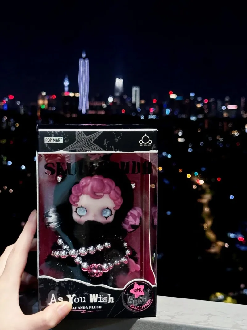דמות SKULLPANDA SP6000 עם כרטיס תלייה