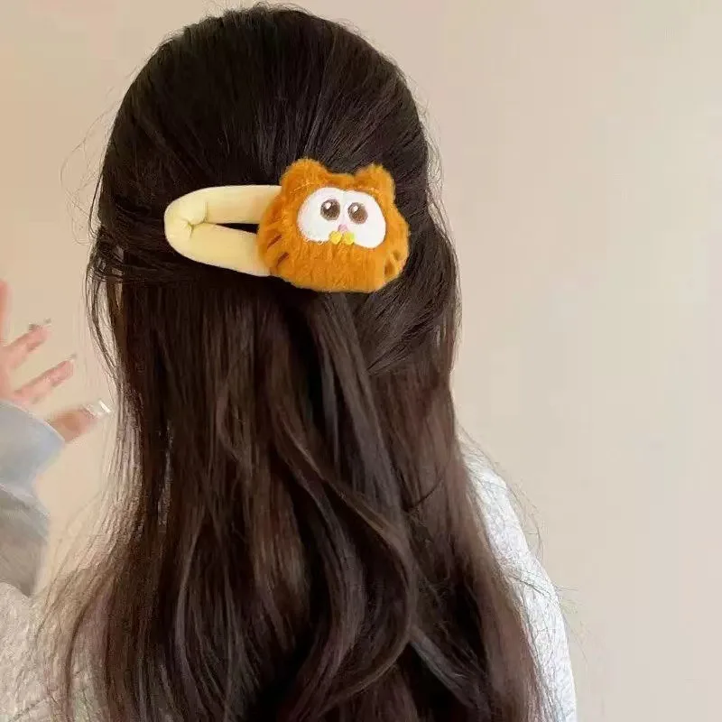 קליפס שיער חמוד של גארפילד עם דמויות אהובות