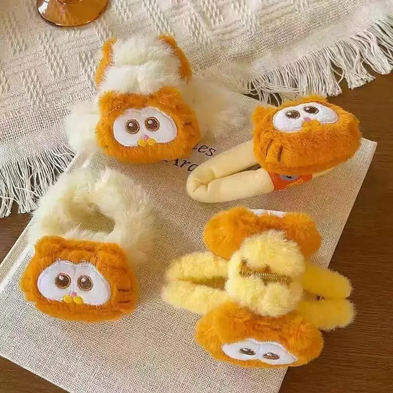 קליפס שיער חמוד של גארפילד עם דמויות אהובות